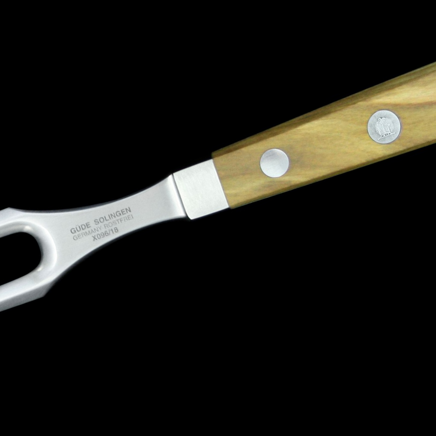 Gude Alpha Olive Meat Fork With Olivewood Handle, 7-in - Kitchen Universe