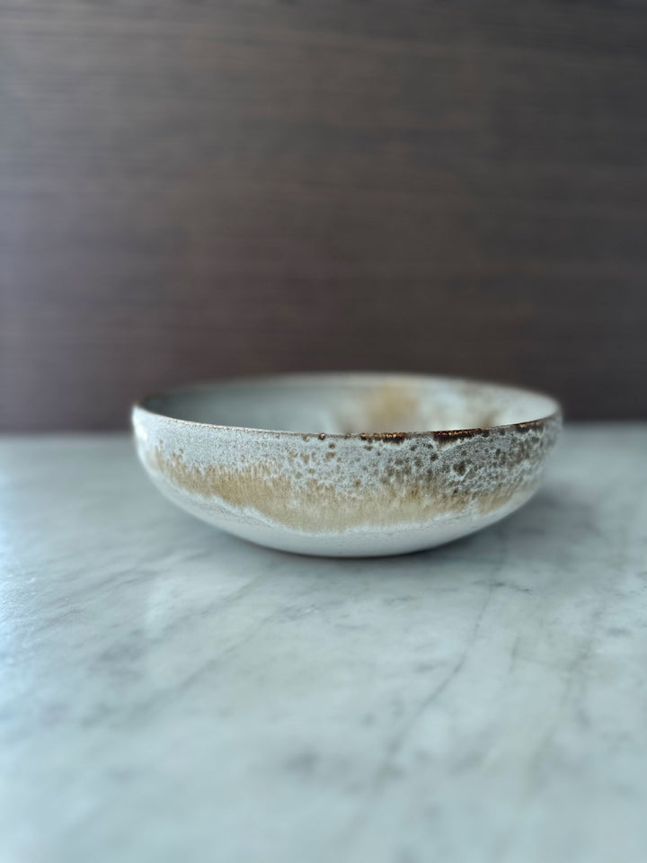 K.H Wurtz Large Shallow Bowl Plate 8.75 in White Brown Kitchen Universe