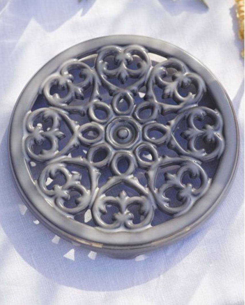 Staub Cast Iron Round Lilly Trivet 9-in, Graphite Grey
