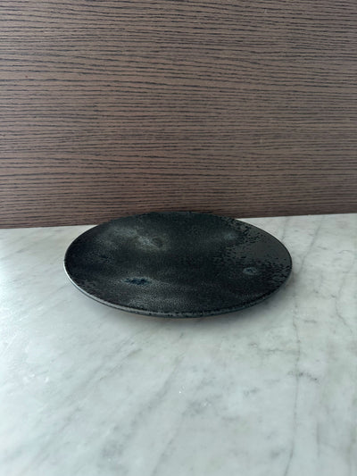 K.H Wurtz Large Flat Dinner Plate 10.5-in, Black - Kitchen Universe