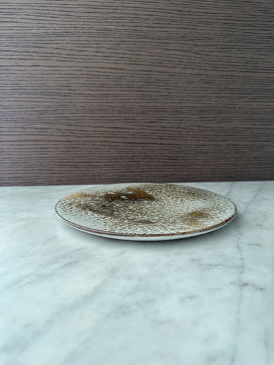 K.H Wurtz Flat Medium Plate, White & Brown - Kitchen Universe