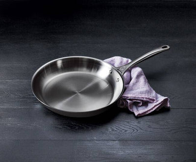 Le Creuset 3-Ply Stainless Steel Fry Pan 8 In. - Kitchen Universe